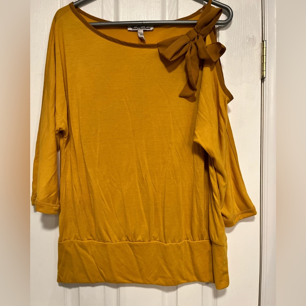 5 FOR $30 True Freedom Women’s Top size XL